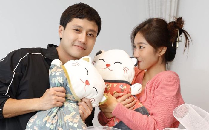 Khả Ngân khoe khoảnh khắc 'tình tứ' bên Thanh Sơn, fan nhắn nhủ: 'Nhìn giống vợ chồng son'