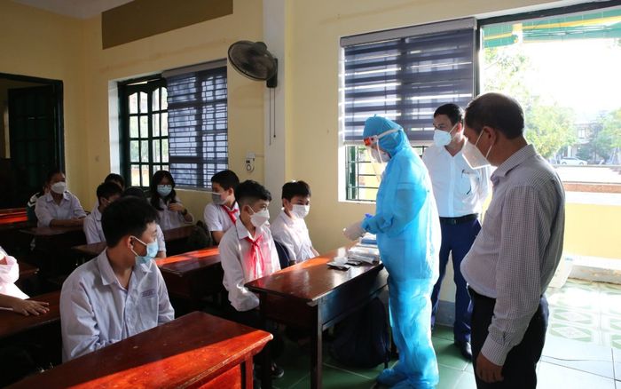 Nhiều ca mắc cộng đồng, 27.000 học sinh Hà Tĩnh nghỉ học