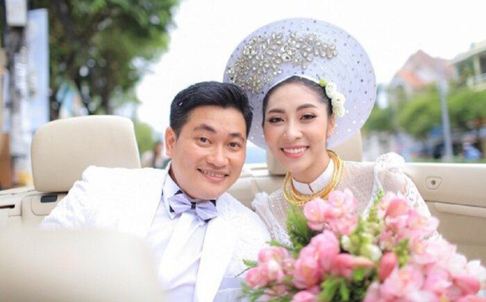 Chị gái Hoa hậu Đặng Thu Thảo nhắn nhủ ai đó: 'Nó lừa đủ kiểu thế kia, trả tiền cho bố mẹ tôi nhé'