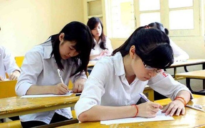 Thầy giáo cho đề thi giữa kỳ online, chỉ ghi thêm một dòng chữ cũng đủ khiến hội sinh viên 'toát mồ hôi'