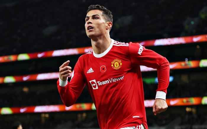 Ronaldo được vinh danh trước thềm derby Manchester