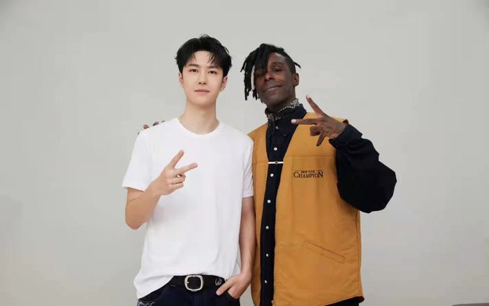 Fan cay khóe mắt khi dancer gửi lời cảm ơn đến Vương Nhất Bác