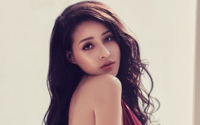 Ngân 98 'vỗ mặt' anti-fan vì bị mắng làm xấu hổ phụ nữ Việt Nam