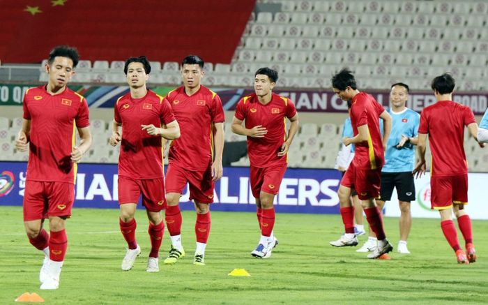 Xuất hiện ca nghi nhiễm Covid-19 ở khách sạn tuyển Việt Nam đóng quân