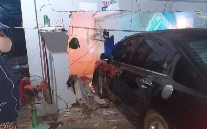 Lái xe ô tô vào nhà nghỉ thuê phòng bất ngờ tông sập tường làm bé gái 1 tuổi tử vong