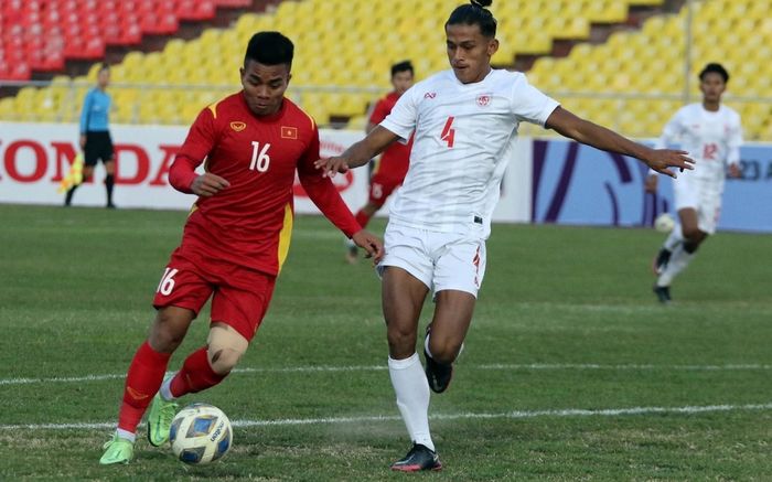 'Cánh chim lạ' người Tà Ôi lên tuyển Việt Nam: Thông điệp của ông Park cho Văn Quyết