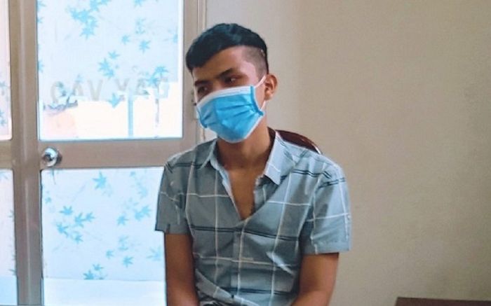 Gã thanh niên tát tới tấp bạn gái rồi cướp tiền và điện thoại, sau đó bỏ trốn vào TP.HCM