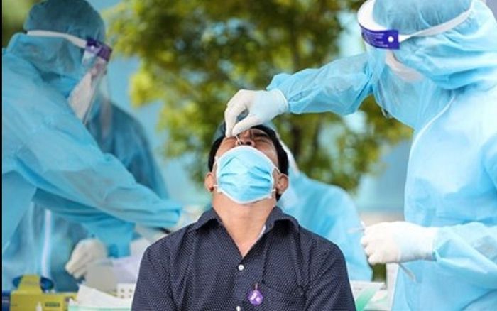 Từ vùng dịch trở về, những người chưa tiêm đủ liều vaccine có cần thực hiện cách ly, xét nghiệm không?
