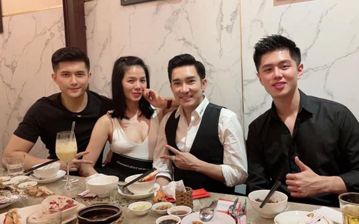 Xuất hiện bên Lâm Bảo Châu, Lệ Quyên để lộ 'đôi gò bồng đảo' xô lệch, lộ dấu hiệu 'xuống cấp'