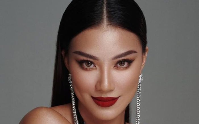 Đang tất bật trên đường đua Miss Universe, Á hậu Kim Duyên nhận tin buồn người thân mất