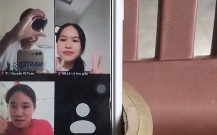 Đang trong giờ học online, đôi bạn bất ngờ 'thả thính' cực dễ thương khiến ai nhìn cũng phát hờn