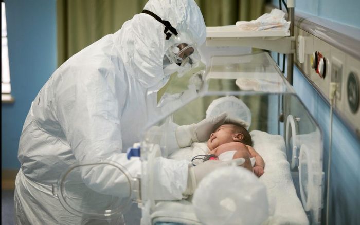 Trẻ sơ sinh có thể lây nhiễm Covid-19 từ trong bụng mẹ