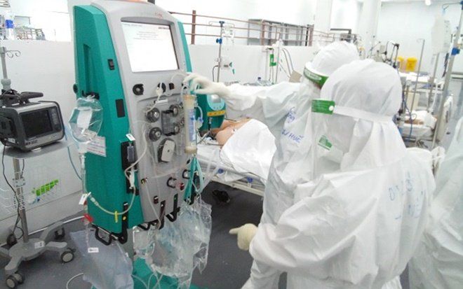 Sáng 15/11: Gần 4.000 F0 nặng đang điều trị; Xem xét đưa kit xét nghiệm COVID-19 vào diện bình ổn giá