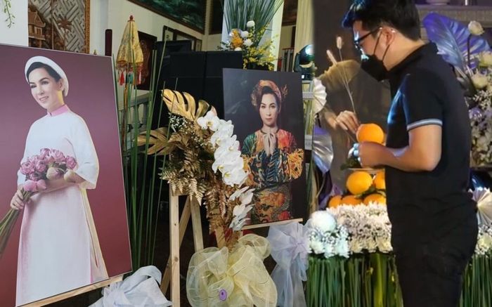 Trường Giang bật khóc, lặng người trước di ảnh, Vy Oanh nghẹn ngào hát tiễn ca sĩ Phi Nhung