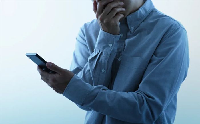 Phát hiện bị cài lén camera trong nhà, ông chủ sốc trước âm mưu của nhân viên