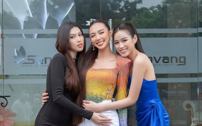 Chụp ảnh cùng Thùy Tiên - Ngọc Thảo, Đỗ Thị Hà chiếm trọn spotlight với đôi chân dài 1m11