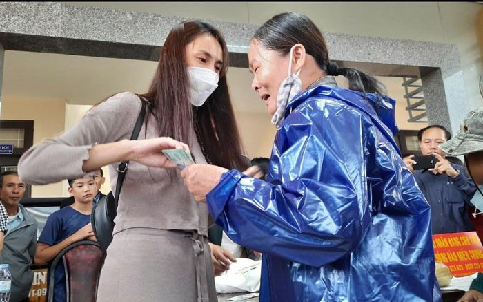 Hoạt động từ thiện của Thủy Tiên ở Quảng Trị: Không xác định được chính xác số tiền đã trao cho người dân