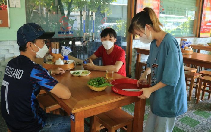 TP.HCM cho phép cửa hàng ăn uống mở đến 22h