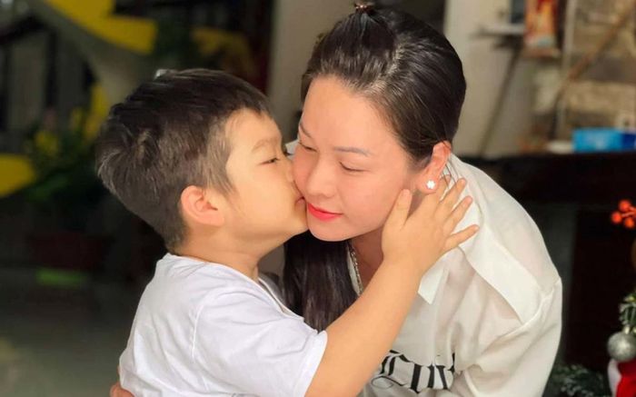 Nhật Kim Anh rớt nước mắt khi đọc dòng tâm sự của con trai