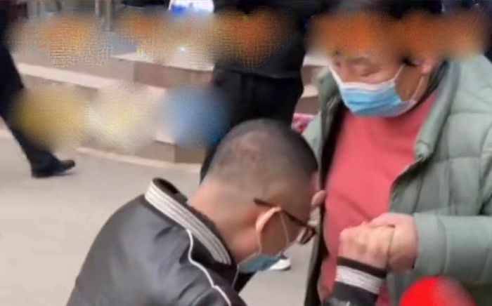 Bị đuổi khỏi trường đại học, chàng trai bỏ nhà đi 16 năm trời vì hổ thẹn với cha mẹ