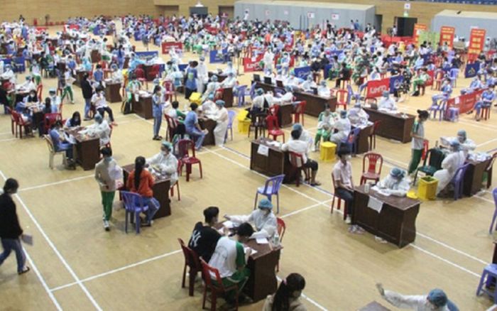 Địa phương đầu tiên ở miền Trung tiêm vaccine Covid-19 cho HS lớp 8, 9 chuẩn bị mở cửa trường học