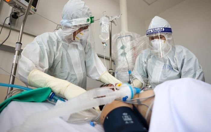 Sáng 21/11: Cả nước đang điều trị 4.630 ca COVID-19 nặng