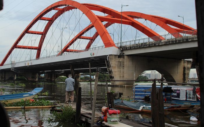 Tìm thân nhân thi thể nam giới có xăm dòng chữ 'the young man smiles' trên cánh tay