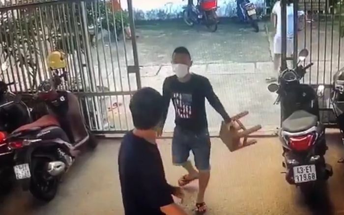 Clip: Con gái vay tiền, cha bị nam thanh niên đến đuổi đánh đòi nợ