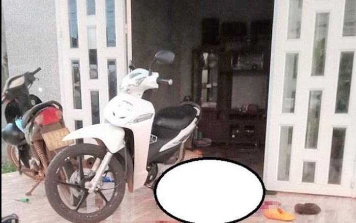 Thấy vợ cũ sống cùng người đàn ông khác, gã chồng dùng dao đoạt mạng 'tình địch'