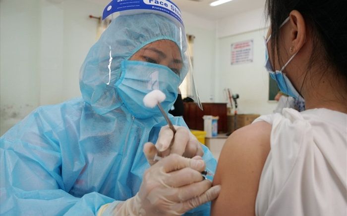 F0 vẫn cao, Cần Thơ yêu cầu người chưa tiêm vaccine hoặc tiêm chưa đủ liều hạn chế ra khỏi nhà