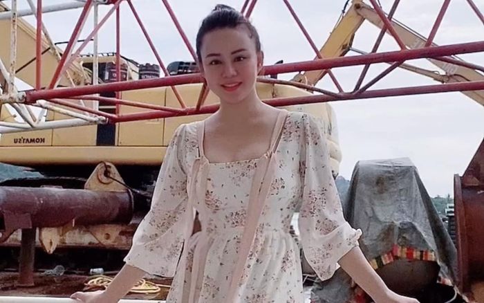 Ca sĩ Vy Oanh rạng rỡ bên công trường, nhắn nhủ: 'Kẻ ác không thể có hạnh phúc đích thực'