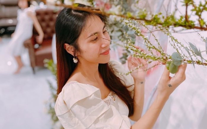 Thủy Tiên bất ngờ bị 'đánh úp' trong ngày đặc biệt, người đứng đằng sau là ông xã Công Vinh