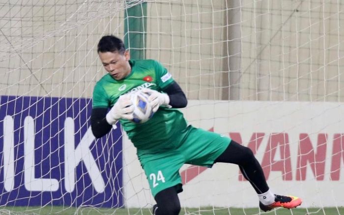 Thủ môn Bùi Tấn Trường có là 'canh bạc bất đắc dĩ' của ông Park?