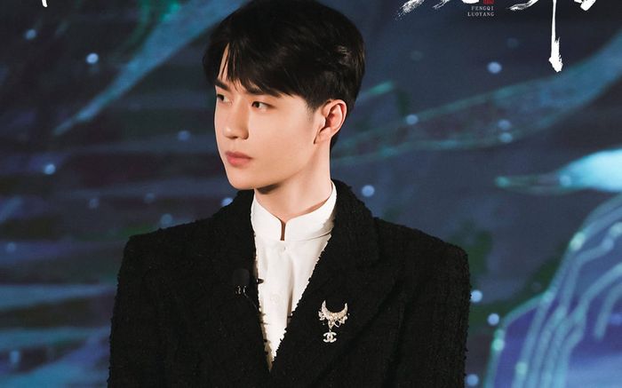 Vương Nhất Bác đẹp ngút ngàn, lấn át visual nam chính Hoàng Hiên tại họp báo 'Phong khởi Lạc Dương'