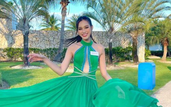 Đỗ Thị Hà khiến fan thích thú khi quay vlog giới thiệu resort nơi diễn ra cuộc thi Miss World