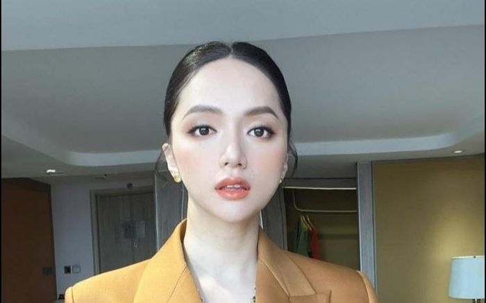 Hương Giang bị soi 'sống ảo' quá đà, bóp méo vạn vật để có gương mặt thon gọn