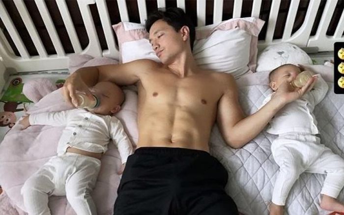 Hà Hồ lần đầu chia sẻ chuyện bắt Kim Lý tập bế con: 'Tôi ngày nào cũng tra tấn anh ấy'