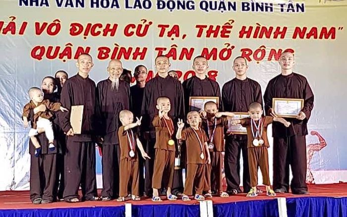 Hoàn Nguyên Tịnh thất Bồng Lai: 'Chúng tôi không phải người tu hành vô dụng'