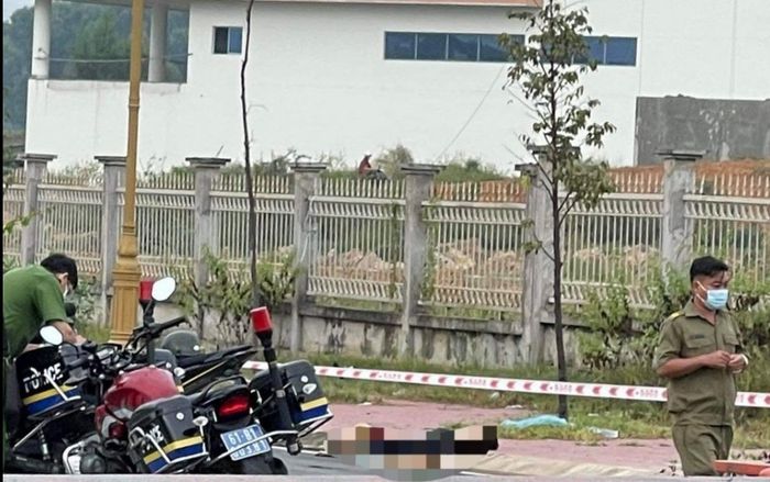 Người đàn ông gục chết bất thường ở trước một bệnh viện đang xây dựng tại Bình Dương