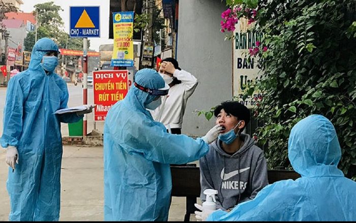 Phát hiện 15 trường hợp giáo viên và học sinh mắc Covid-19, một xã ở Thanh Hóa phải nghỉ học