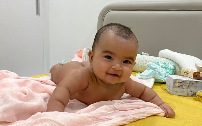 Võ Hạ Trâm lần đầu khoe ảnh nude con gái, làn da bánh mật gây thương nhớ