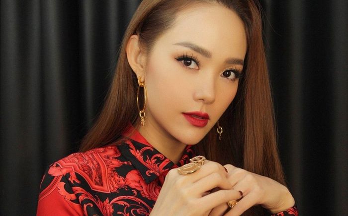 Minh Hằng đáp trả cực gắt khi bị mỉa mai yêu 'đại gia già có vợ': 'Chị ở dưới gầm giường nhà em à?'