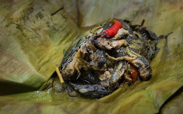 Nòng nọc hấp lá chuối - món ăn nghe hết hồn nhưng lại là đặc sản xứ Thái