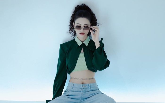 Không còn là mẹ bỉm sữa, Đông Nhi tích cực khoe dáng chuẩn, phong cách thời trang khỏi bàn cãi