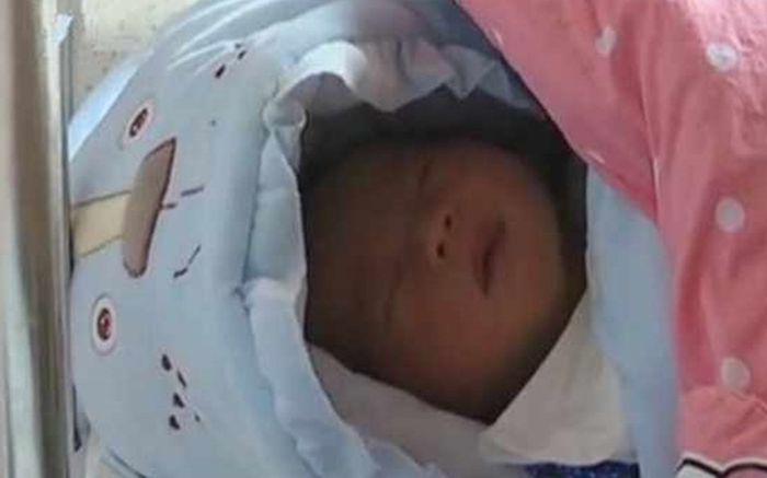 Sinh con trai nhưng hôm sau 'biến' thành con gái, lời giải thích của bệnh viện khiến gia đình nổi cáu