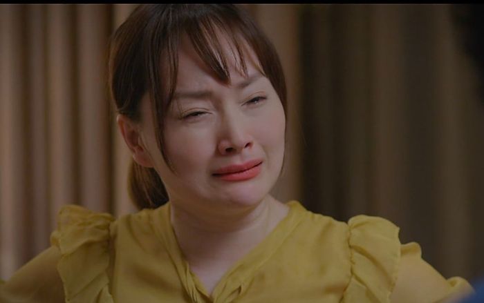 Lan Phương vừa khóc vừa đánh đấm chồng túi bụi: 'Tôi lấy anh về chỉ có tôi làm dâu nhà anh thôi'