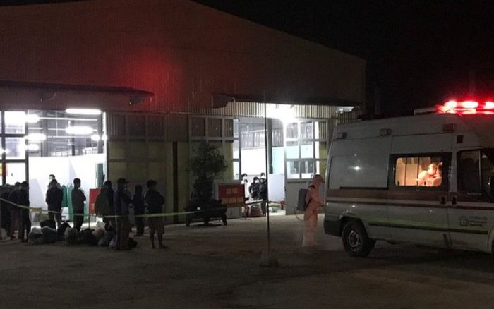 Covid-19 sáng 2/12: Hà Nội liên tiếp 'vượt đỉnh' trong 24h, Huế phát hiện gần 100 ca trong cộng đồng