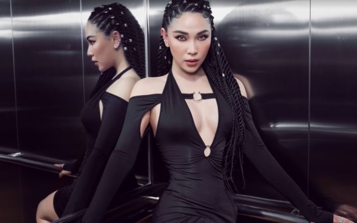 Quỳnh Thư diện áo khoét ngực quyến rũ đến 'nổ mắt', khoe thân hình chuẩn tại họp báo The Champion 2021