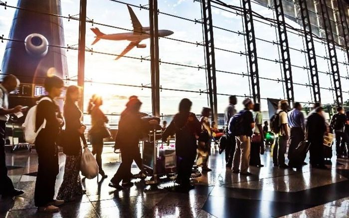 'Quả bom' Omicron trên 2 chuyến bay từ Nam Phi tới châu Âu