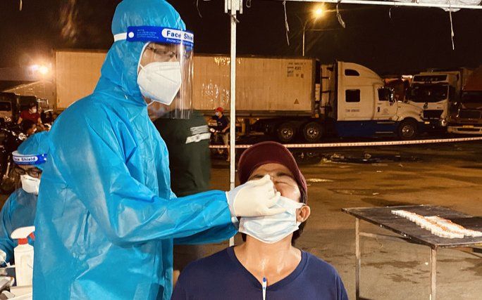 Ngày 4/12: Gần 14.000 ca mắc COVID-19, trong đó 8.402 ca cộng đồng